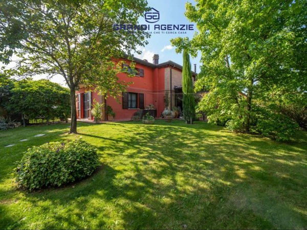 casa indipendente in vendita a Parma in zona Botteghino