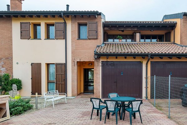 casa indipendente in vendita a Parma