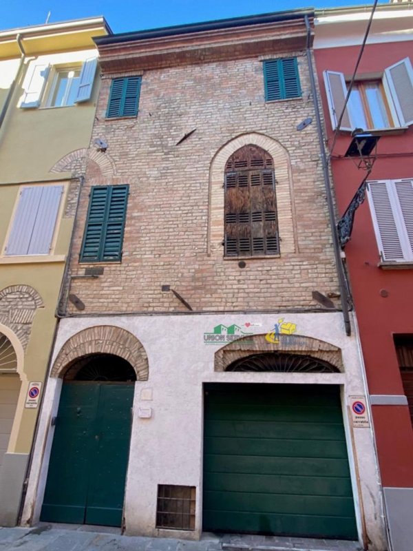 appartamento in vendita a Parma in zona Centro Storico