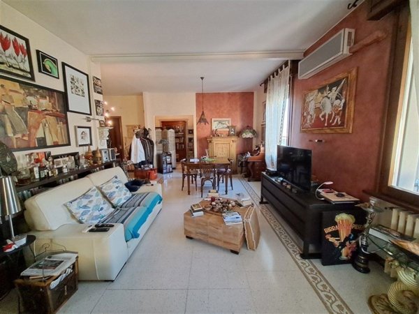 appartamento in vendita a Parma in zona Centro Storico