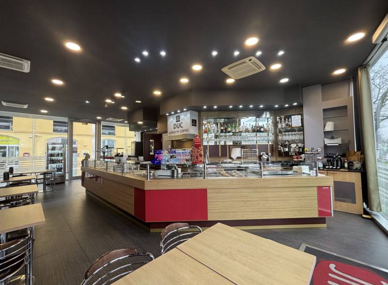 negozio in vendita a Parma in zona Centro Storico