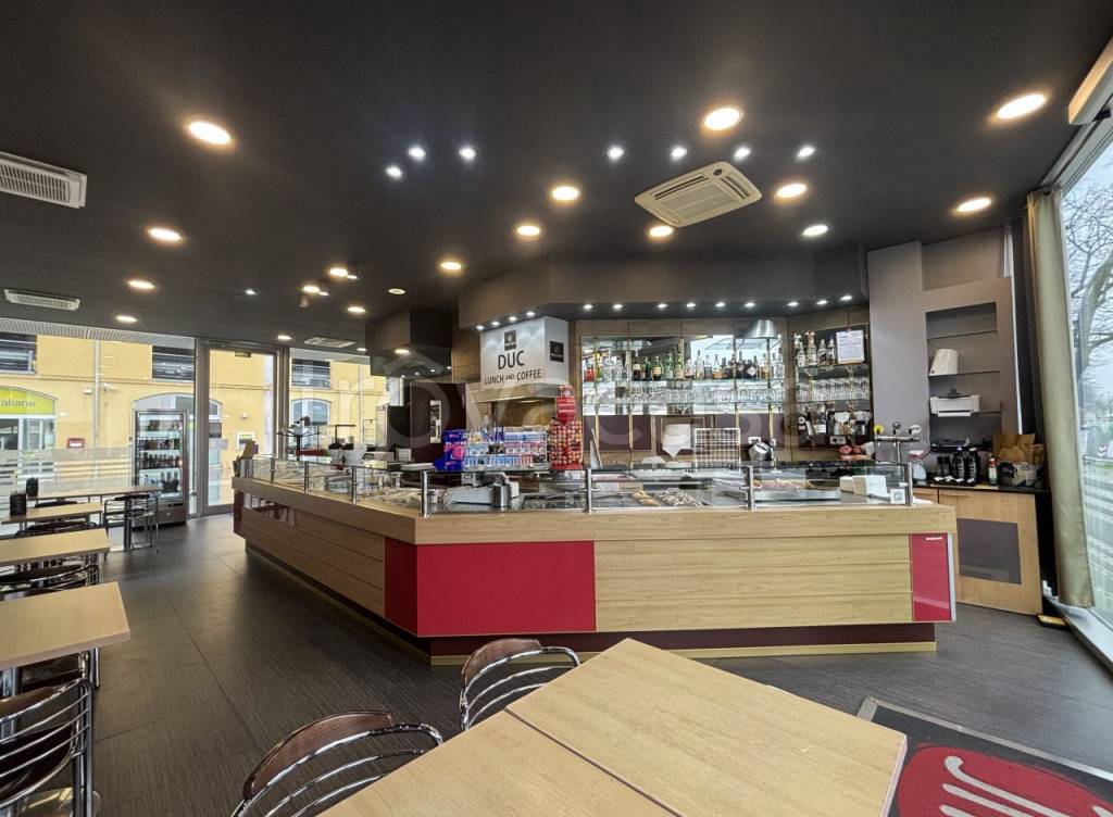 negozio in vendita a Parma in zona Centro Storico