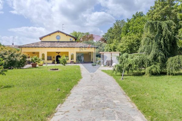 casa indipendente in vendita a Parma in zona Coloreto
