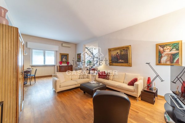 casa indipendente in vendita a Parma
