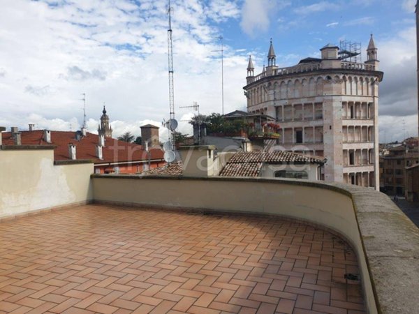 appartamento in vendita a Parma in zona Centro Storico