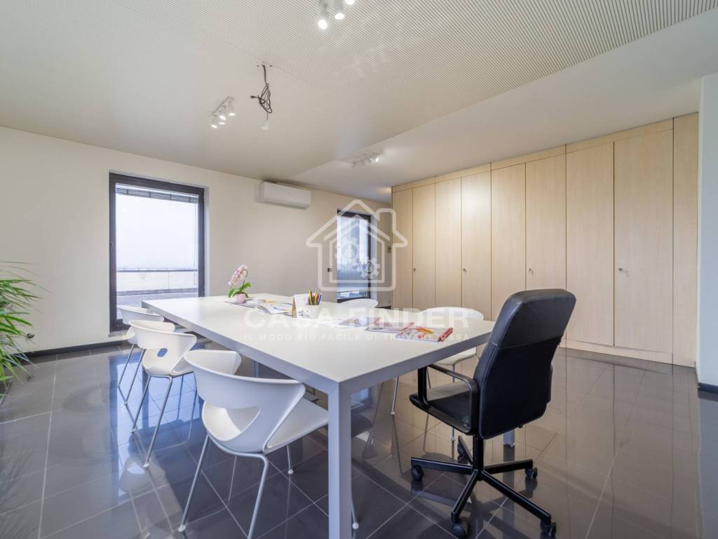 ufficio in vendita a Parma in zona Vicofertile