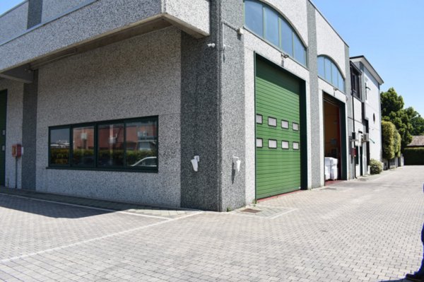 capannone in vendita a Parma in zona Vigatto