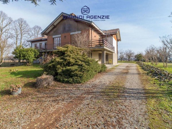 casa indipendente in vendita a Parma in zona Vicofertile