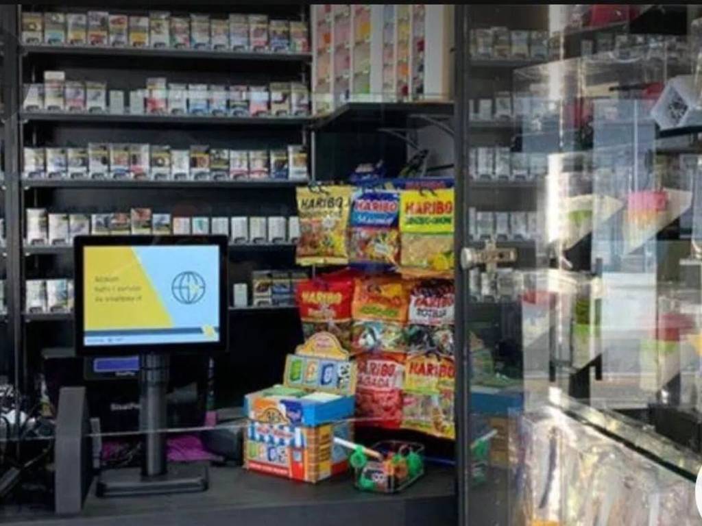 negozio in vendita a Parma in zona Cittadella