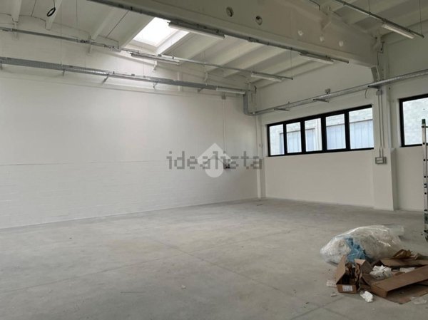 capannone in vendita a Parma in zona Crocetta