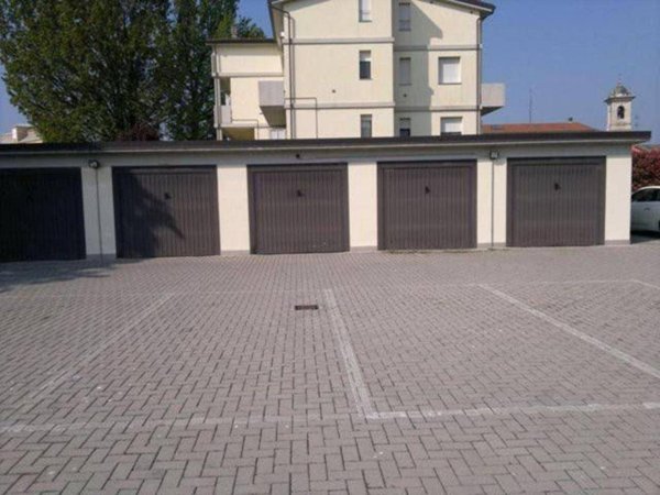locale di sgombero in vendita a Parma in zona Pablo