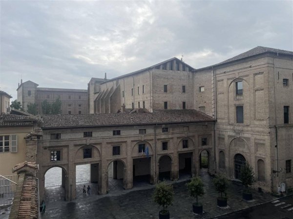 appartamento in vendita a Parma in zona Centro Storico