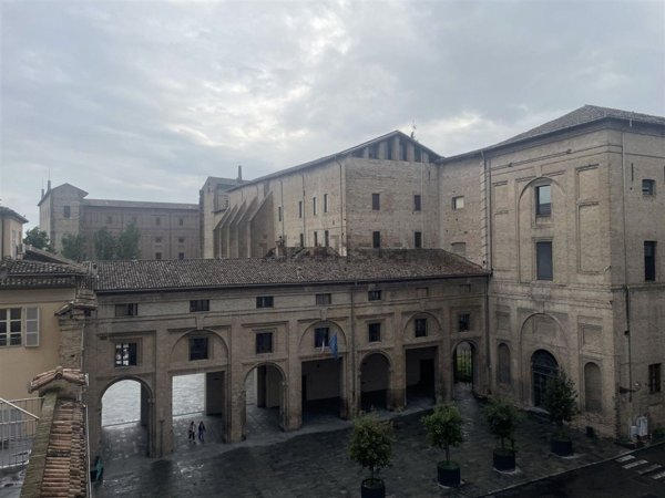 appartamento in vendita a Parma in zona Centro Storico