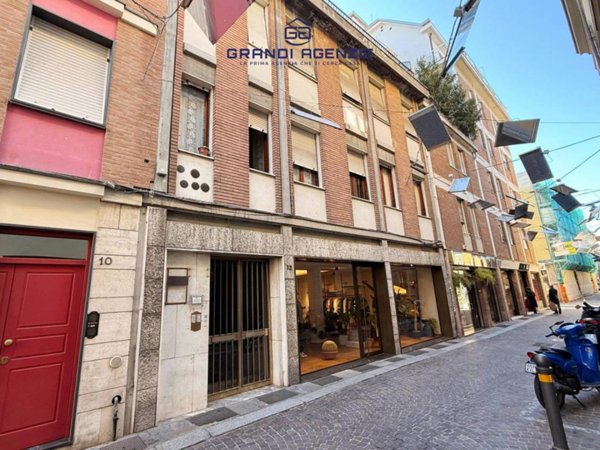 appartamento in vendita a Parma in zona Centro Storico