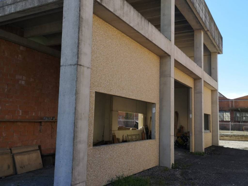 locale commerciale in vendita a Parma in zona Corcagnano