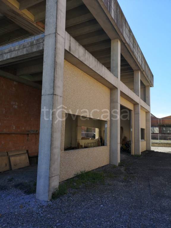 locale commerciale in vendita a Parma in zona Corcagnano