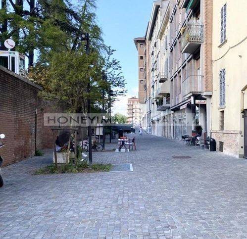 negozio in vendita a Parma in zona Centro Storico