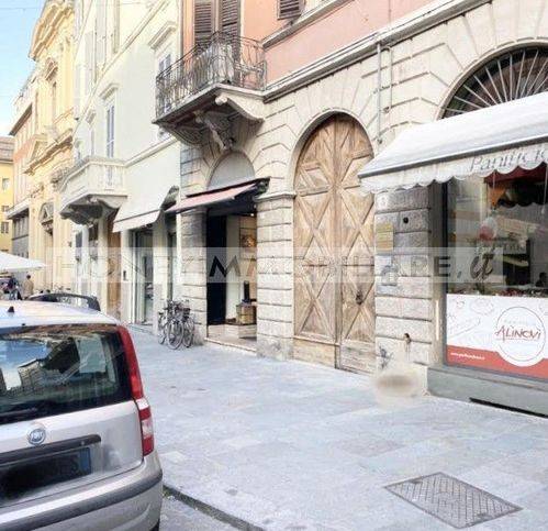 negozio in vendita a Parma in zona Centro Storico