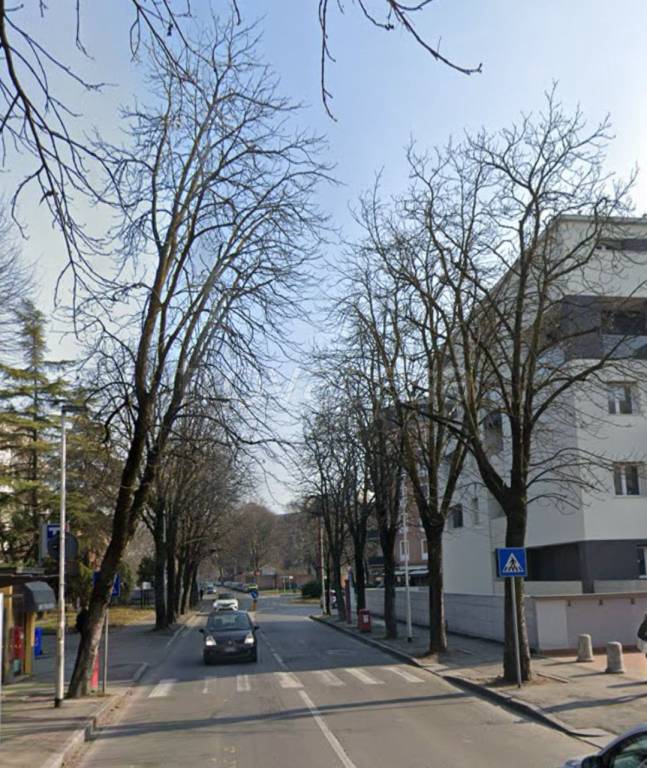 locale di sgombero in vendita a Parma in zona Montanara