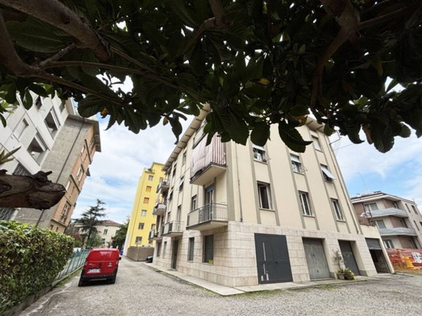 appartamento in vendita a Parma in zona Centro Storico