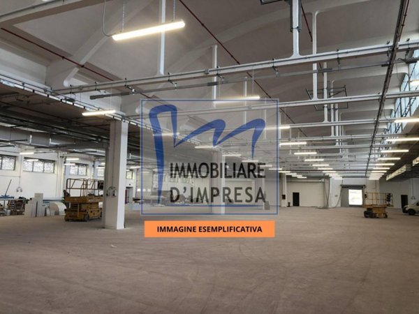 capannone in vendita a Parma in zona Centro Storico
