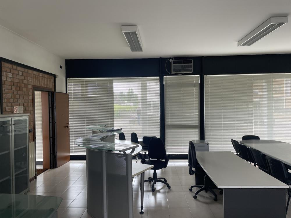 ufficio in vendita a Parma in zona San Leonardo