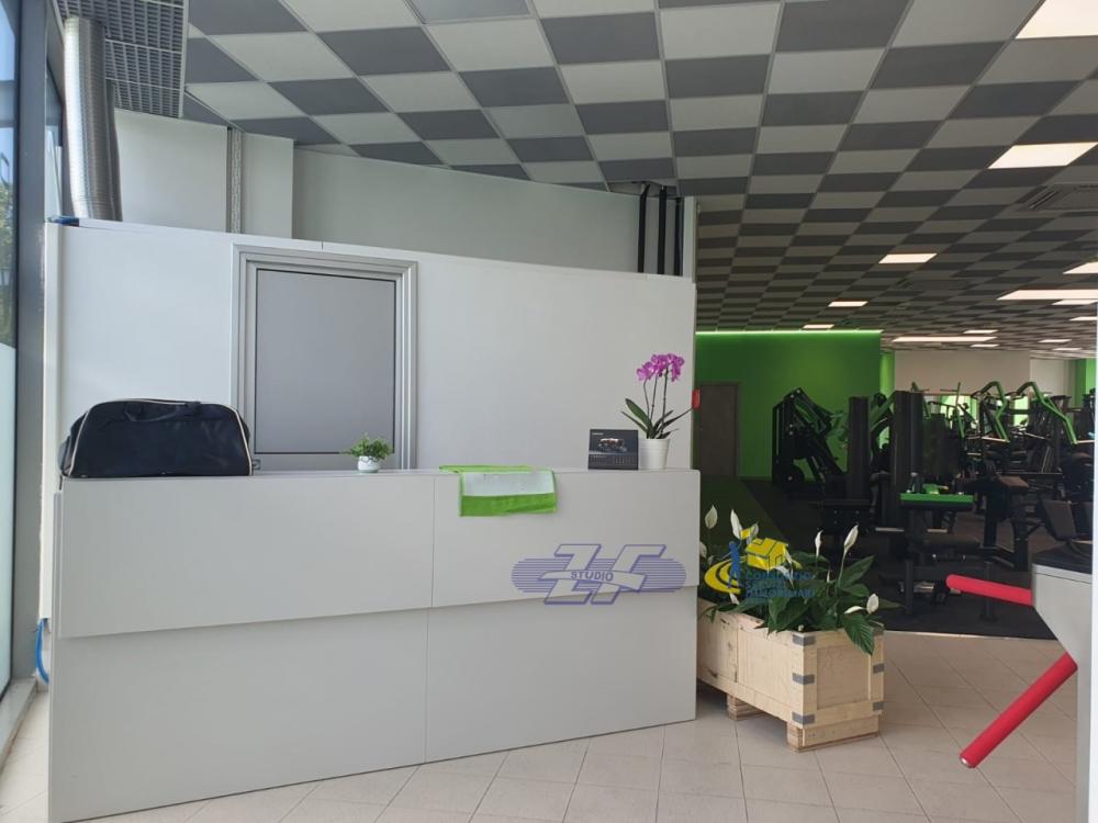 locale commerciale in vendita a Parma