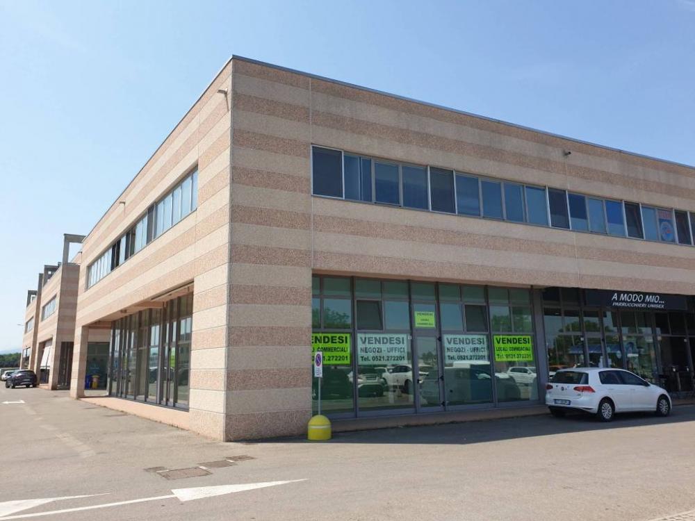 negozio in vendita a Parma in zona Pilastrello
