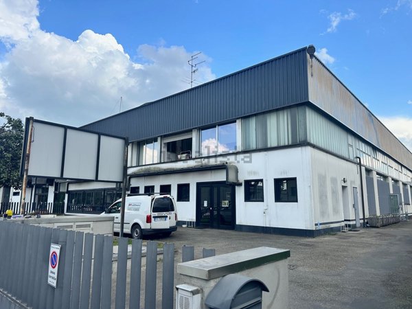 capannone in vendita a Parma in zona Moletolo