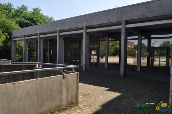locale commerciale in vendita a Parma in zona Montanara