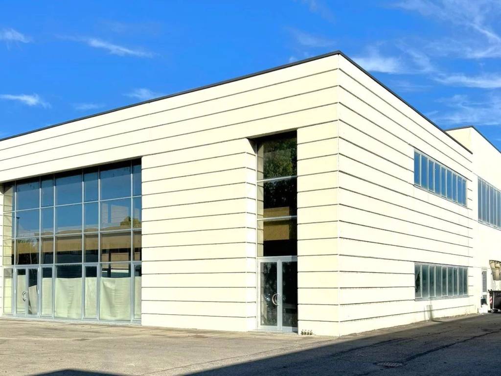 ufficio in vendita a Parma in zona Montanara