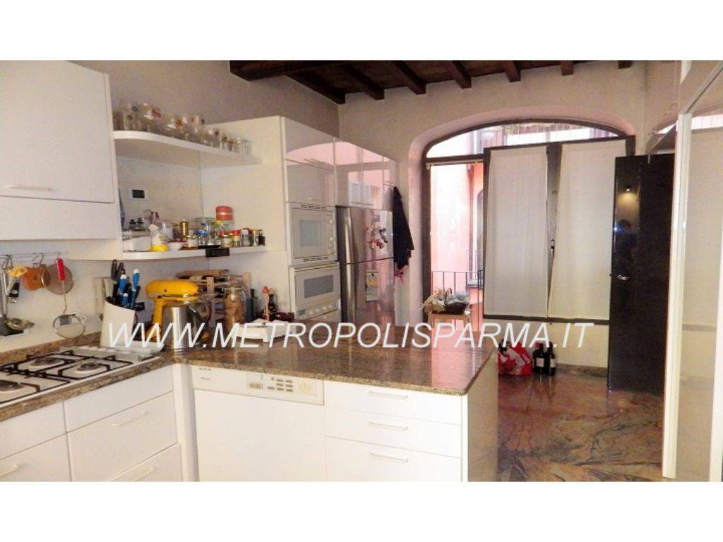appartamento in vendita a Parma in zona Centro Storico