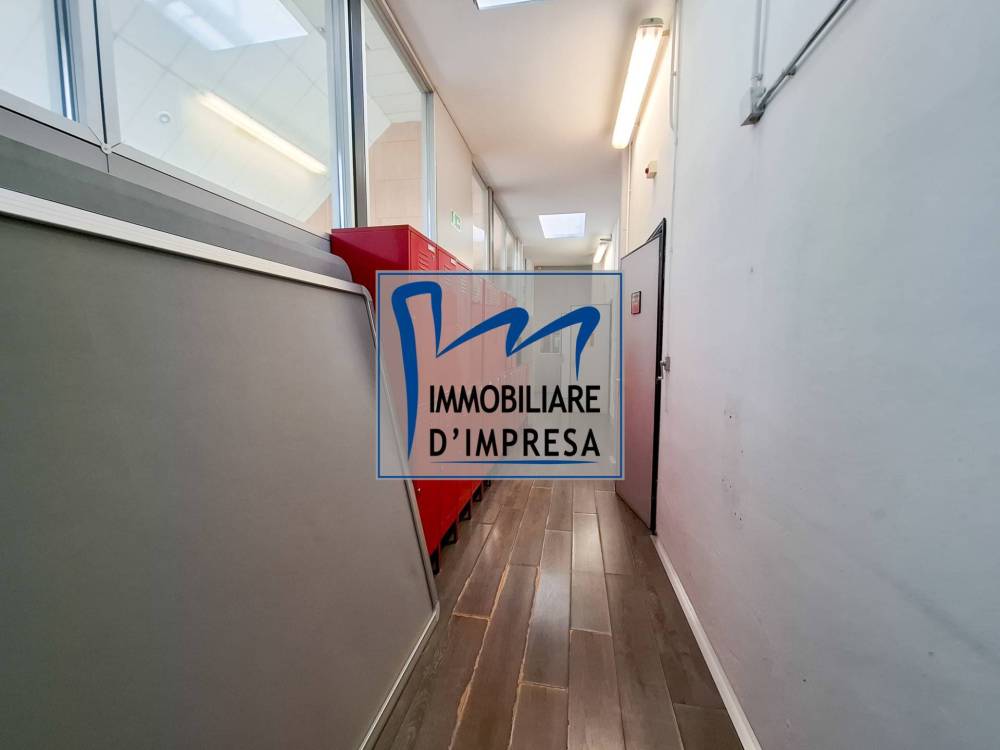 capannone in vendita a Parma in zona Centro Storico