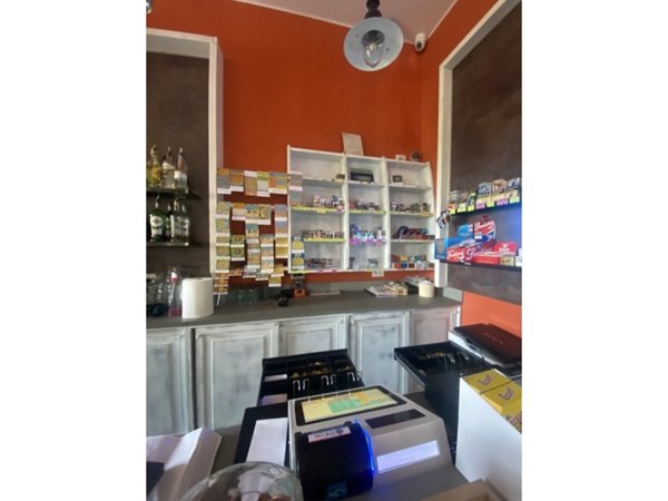 locale commerciale in vendita a Parma