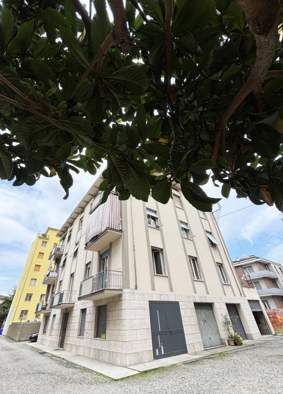 appartamento in vendita a Parma in zona Centro Storico