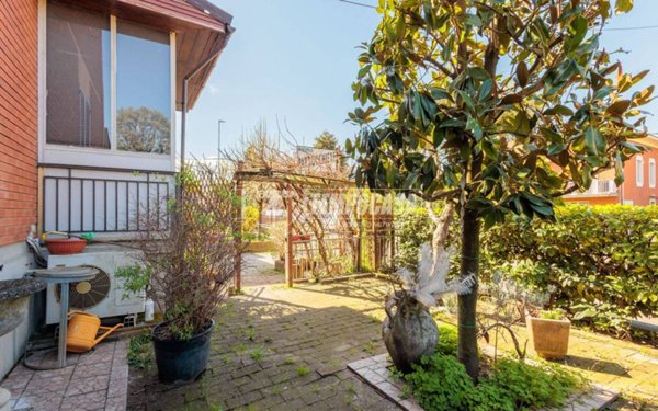 casa indipendente in vendita a Parma in zona Vigatto