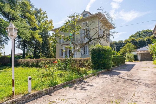 casa indipendente in vendita a Parma