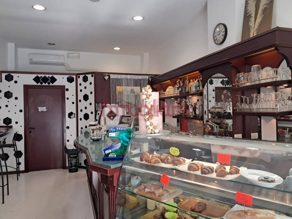 negozio in vendita a Parma in zona Centro Storico