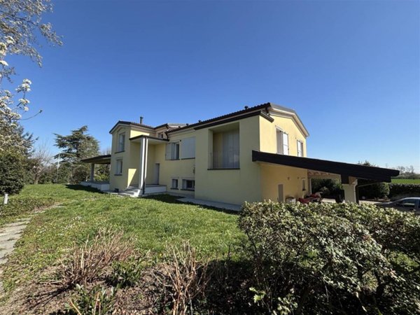 casa indipendente in vendita a Parma in zona Vicofertile