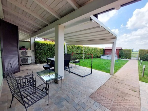 casa indipendente in vendita a Parma in zona Baganzola