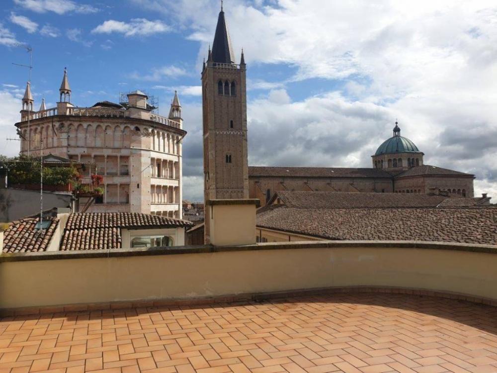 appartamento in vendita a Parma in zona Centro Storico