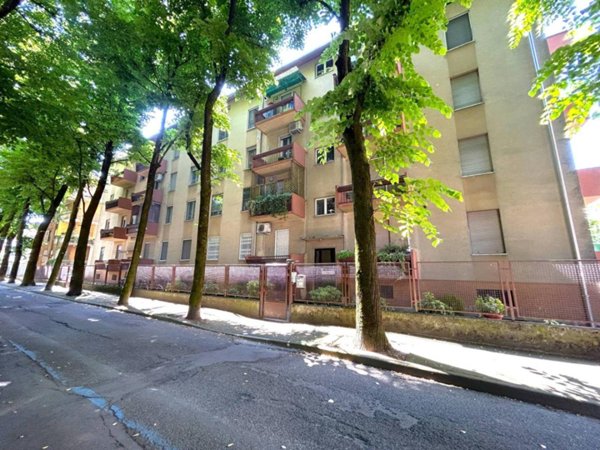 appartamento in vendita a Parma in zona Crocetta