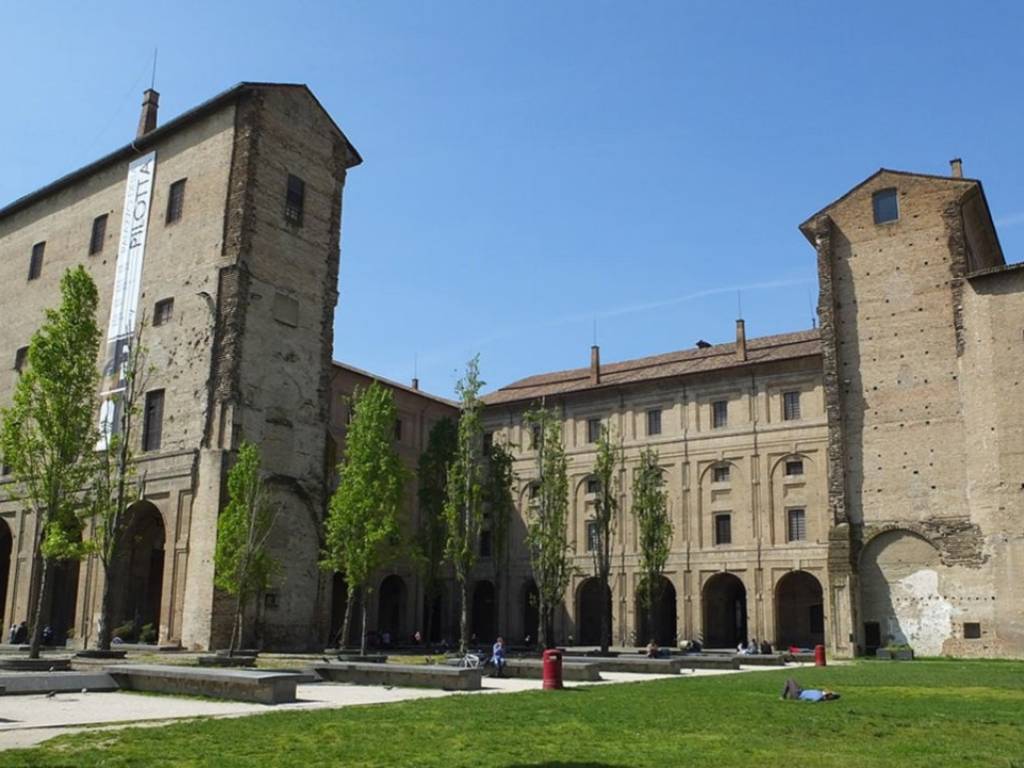 intera palazzina in vendita a Parma in zona Centro Storico