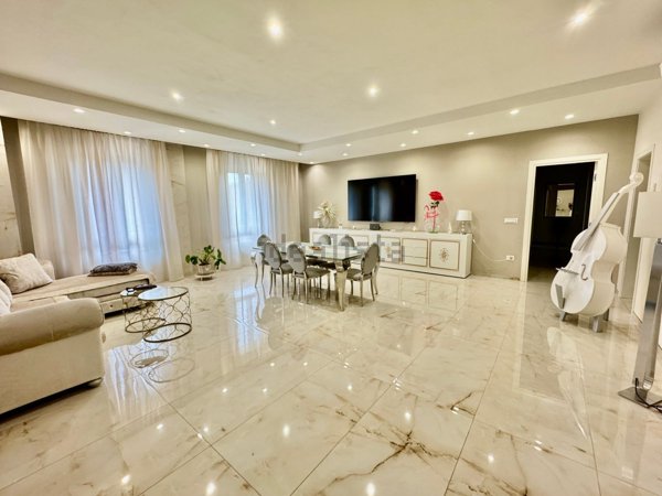 appartamento in vendita a Parma in zona Crocetta