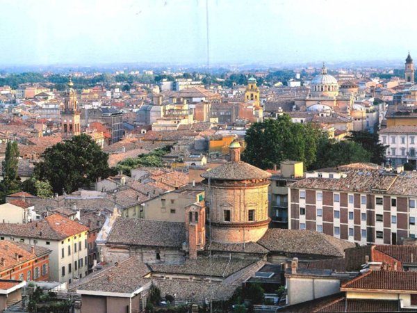 casa indipendente in vendita a Parma in zona Centro Storico