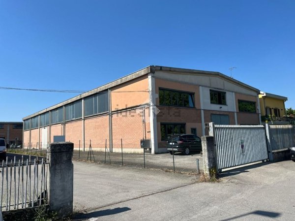 locale commerciale in vendita a Parma in zona Pablo