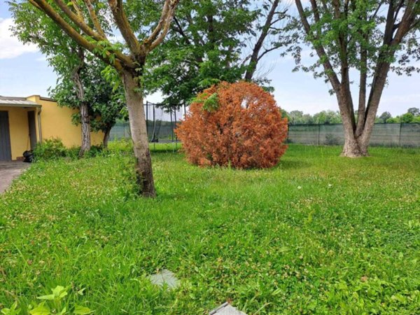 casa indipendente in vendita a Parma in zona Ugozzolo