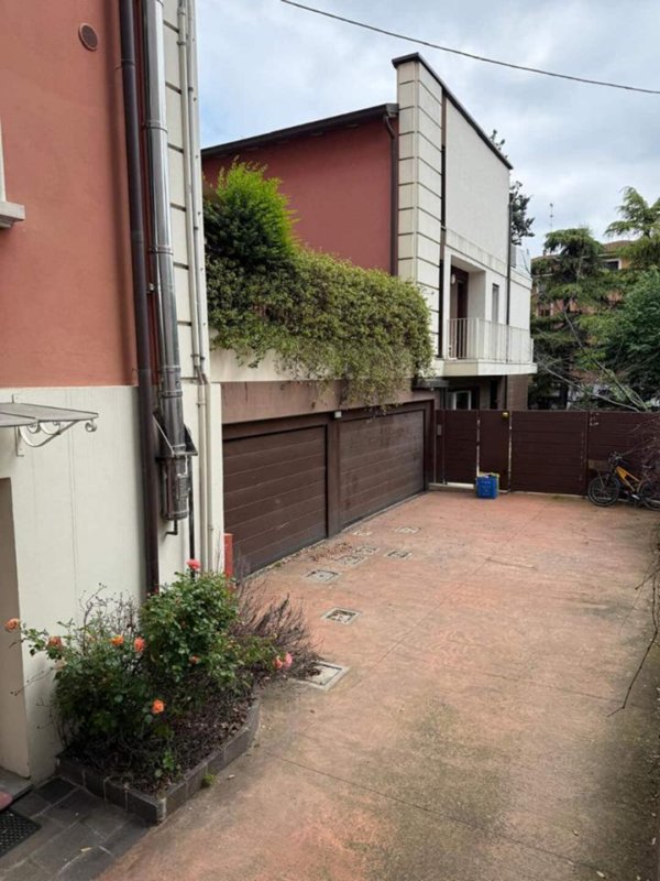 negozio in vendita a Parma in zona San Lazzaro