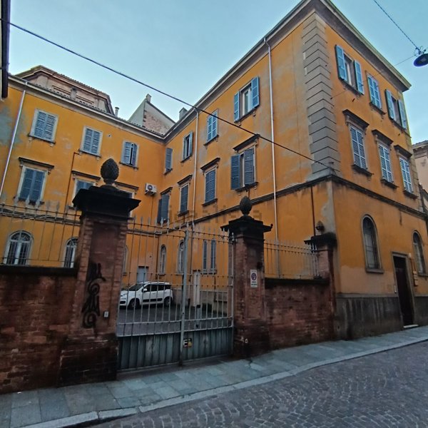 appartamento in vendita a Parma in zona Centro Storico