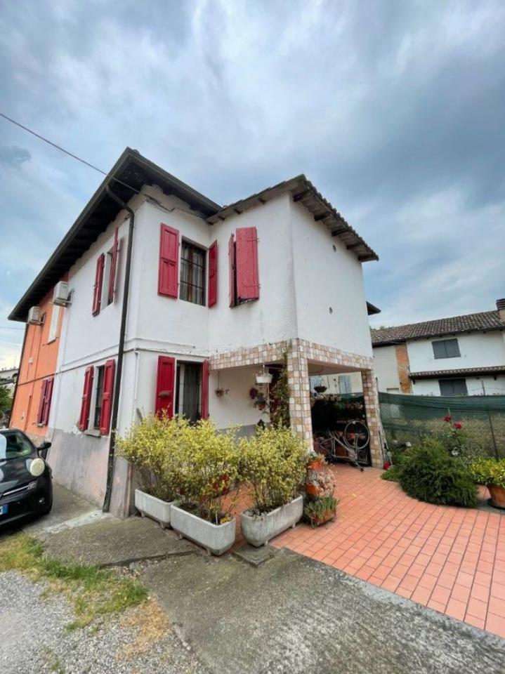 casa indipendente in vendita a Parma in zona Baganzola